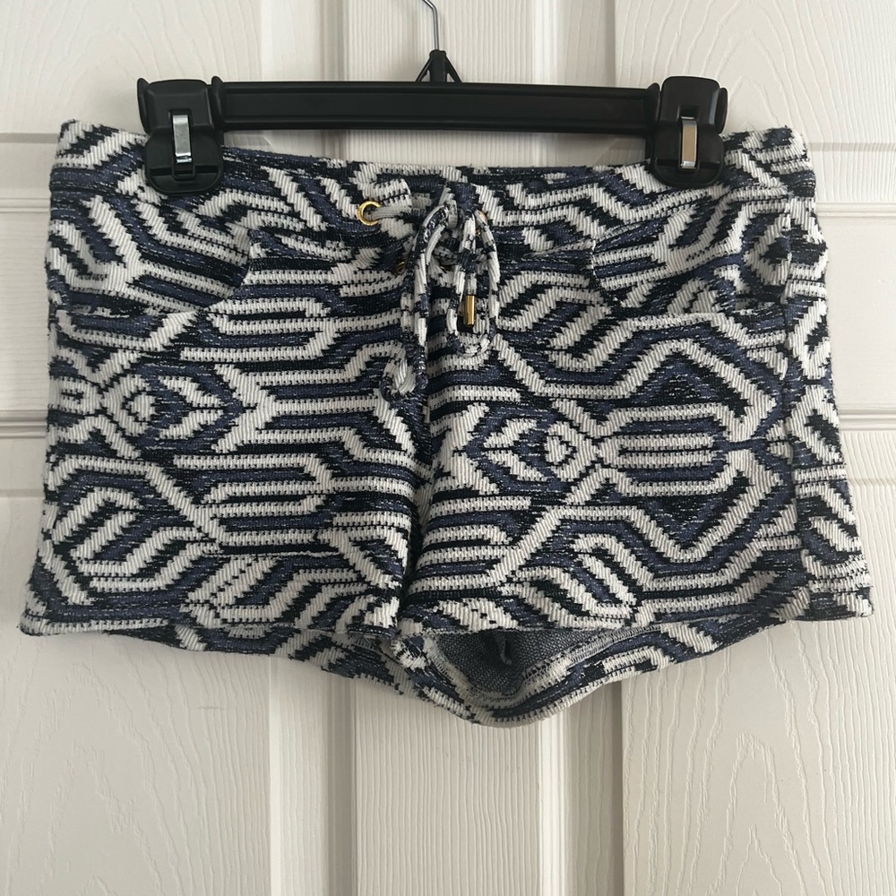 Bergdorf Goodman knit shorts in blue and white